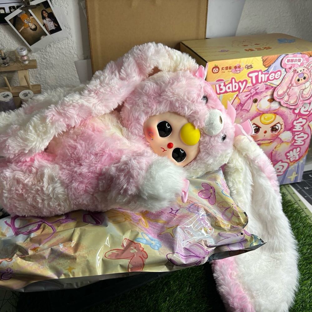 Baby Three 400% Hug backpack pink